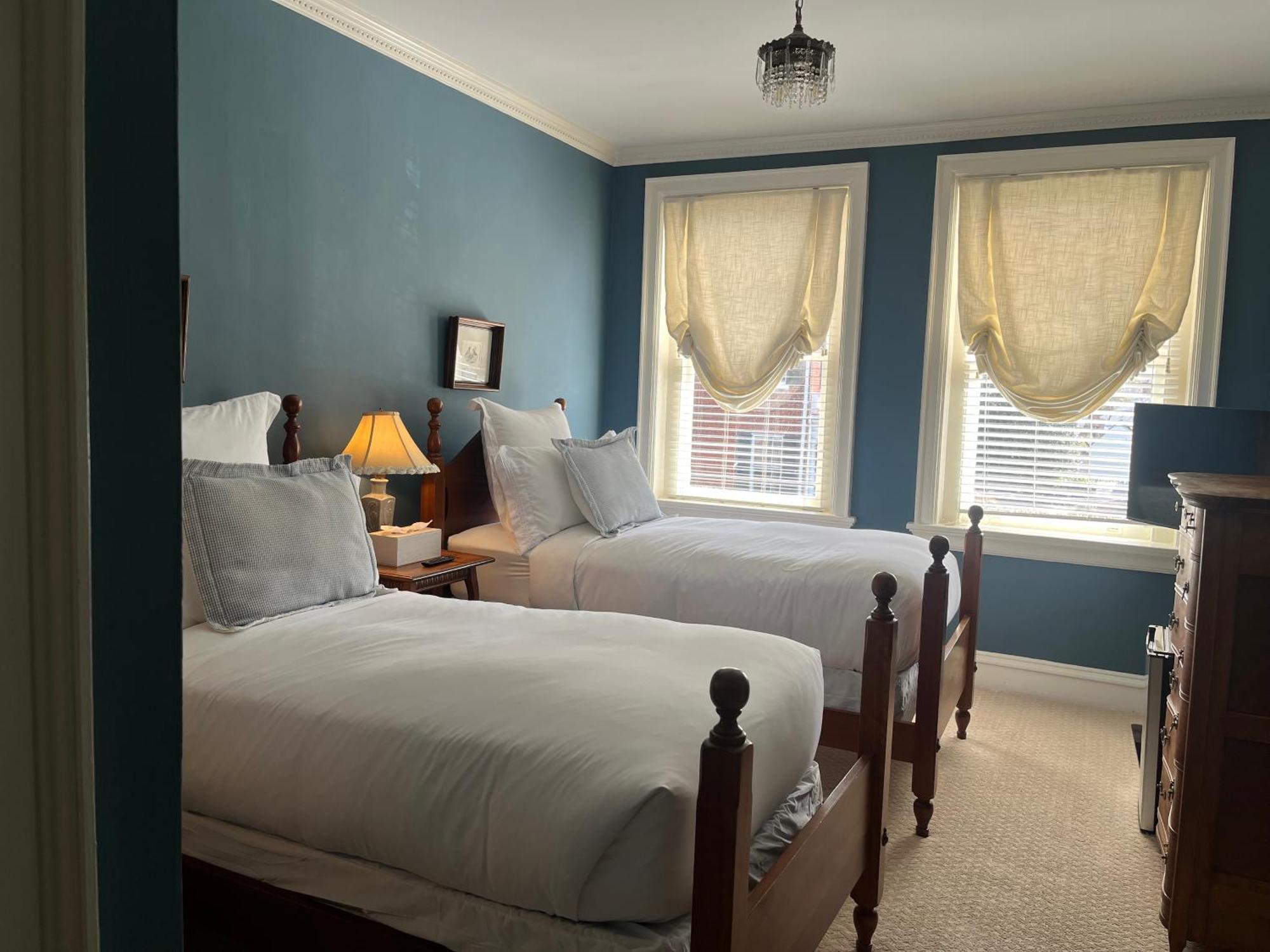 Ironclad Inn And Bourbon Room 프레드릭스버그 외부 사진